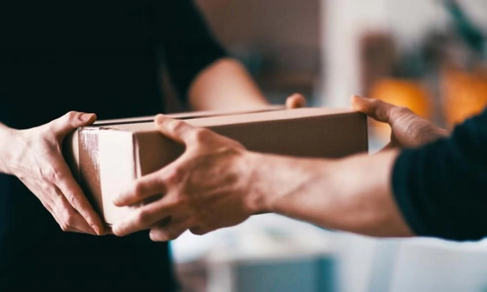 Κορονοϊός: Έφοδος στην ACS μετά από καταγγελίες για τις τιμές